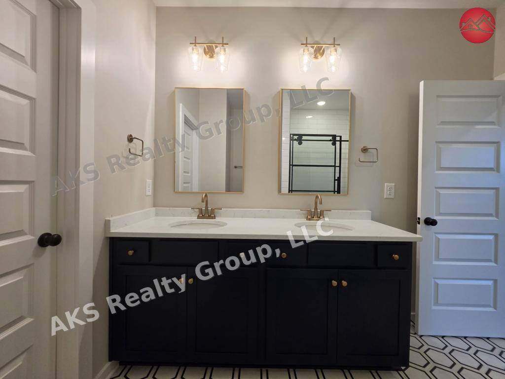 Townhouse for rent at 1164 Windsor Square, Birmingham, AL 35242
