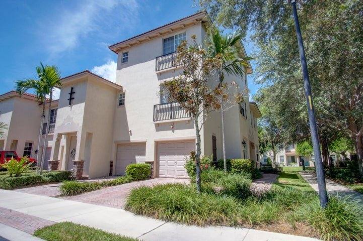 Townhouse for rent at 1020 E Longport Circle #F2, Delray Beach, FL 33444