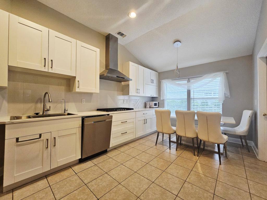 House for rent at 5891 Green Pond Dr, Jacksonville, FL 32258