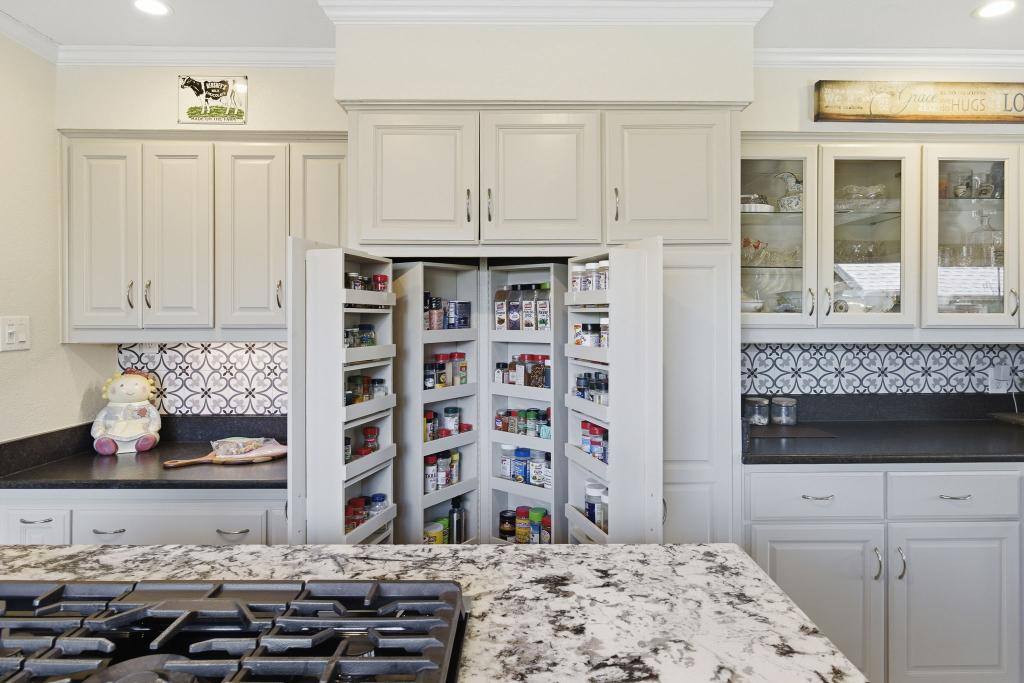 House for rent at 905 Crowley Rd, Arlington, TX 76012