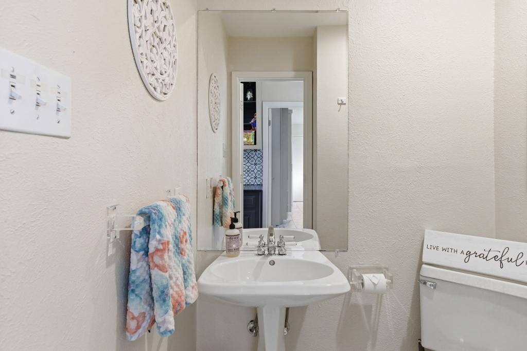 House for rent at 905 Crowley Rd, Arlington, TX 76012