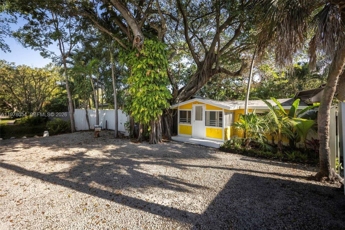 House for rent at 3041 Calusa St, Miami, FL 33133