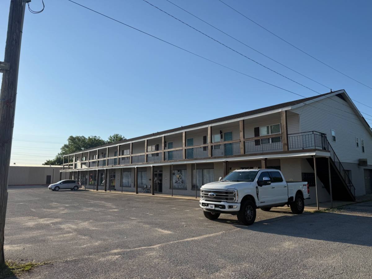 Apartment for rent at 604 E Kings Highway, Paragould, AR 72450
