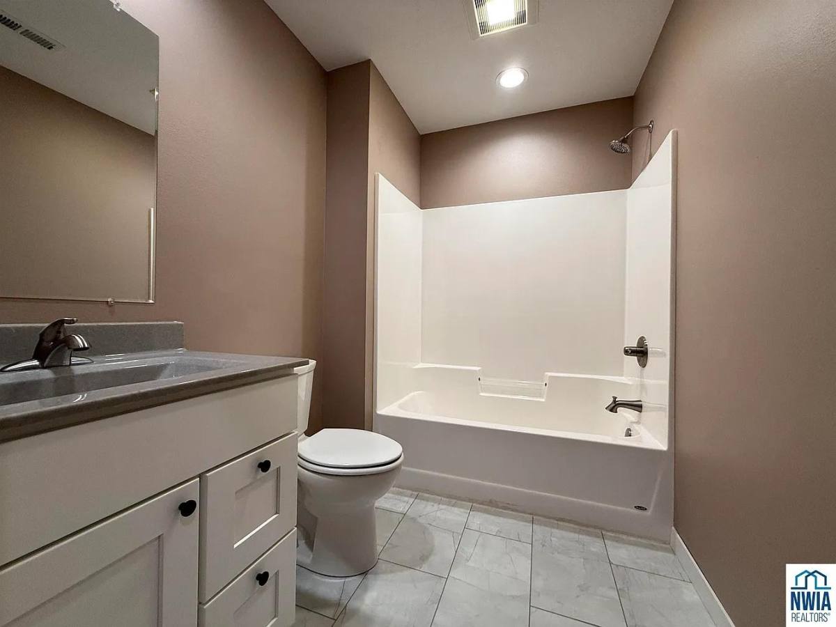 Apartment for rent at 321 9th St, Sheldon, IA 51201