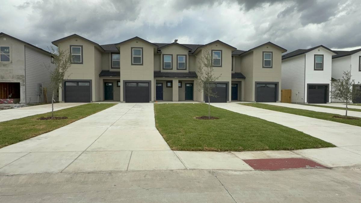 Townhouse for rent at 8311 Via Pisa #102, San Antonio, TX 78227