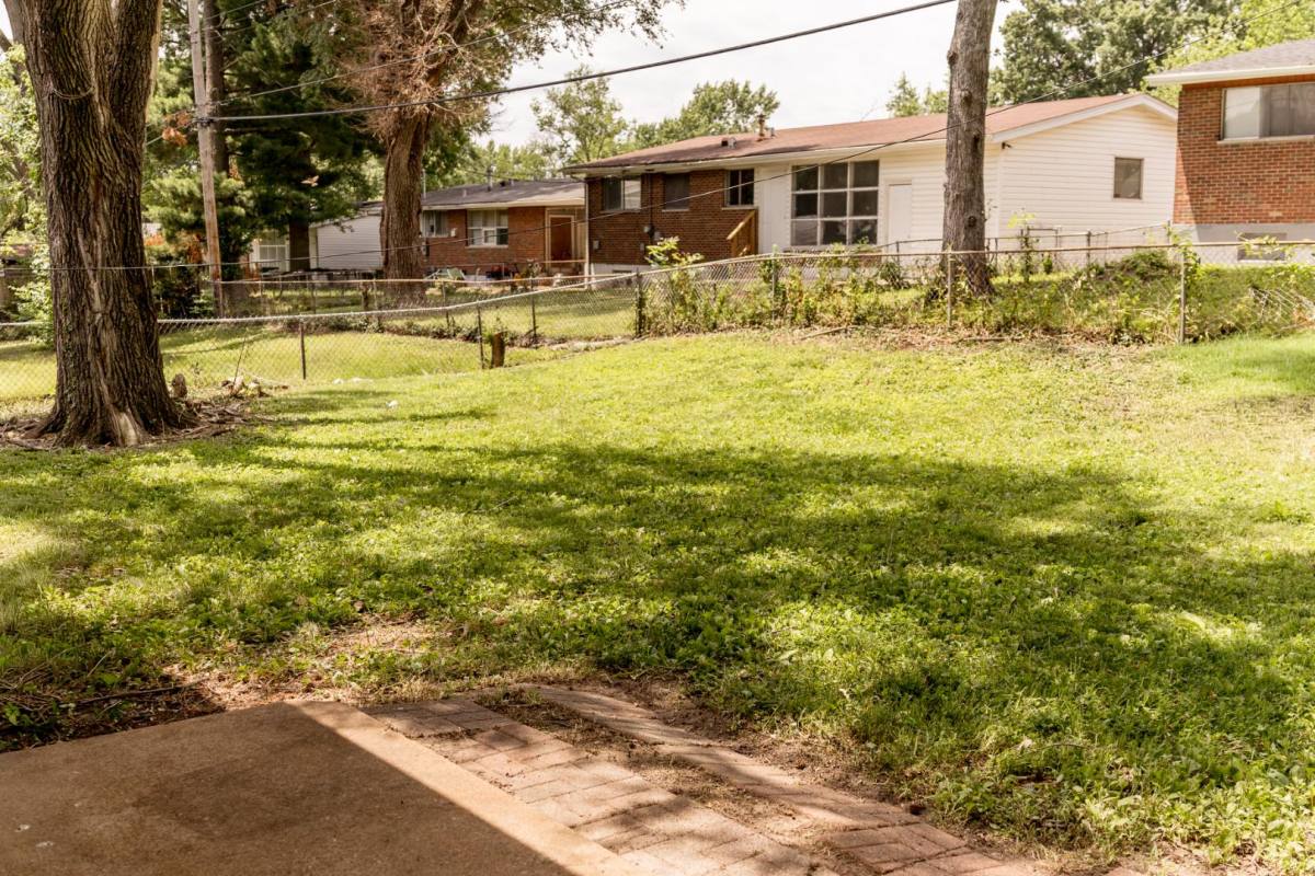 House for rent at 10229 Edgefield Dr, Saint Louis, MO 63136