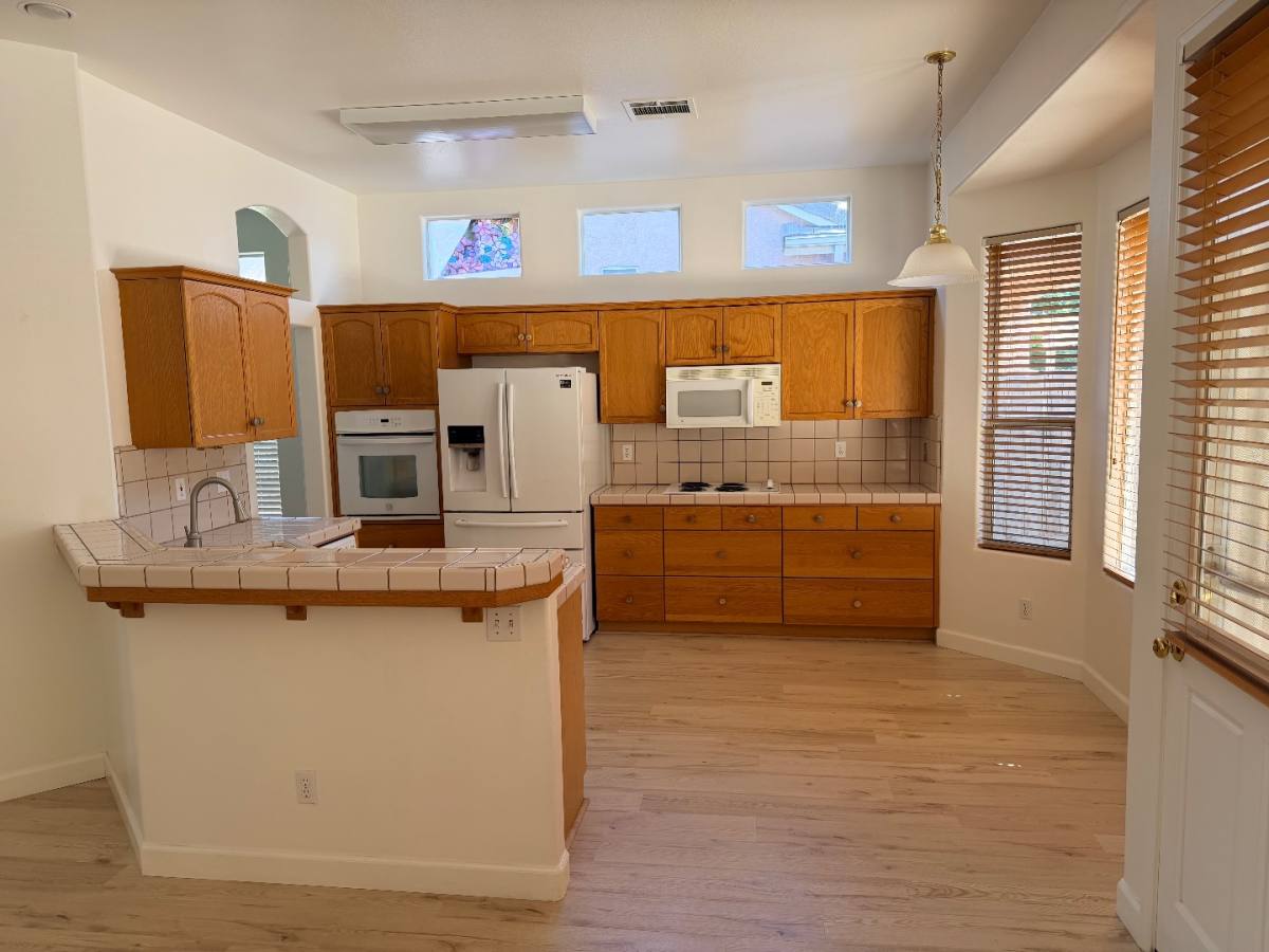 House for rent at 6200 N Stockdale Dr, Fresno, CA 93722