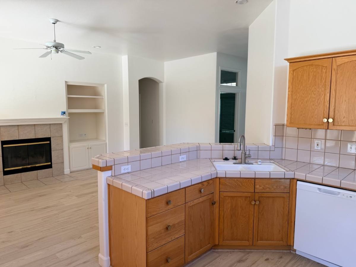 House for rent at 6200 N Stockdale Dr, Fresno, CA 93722