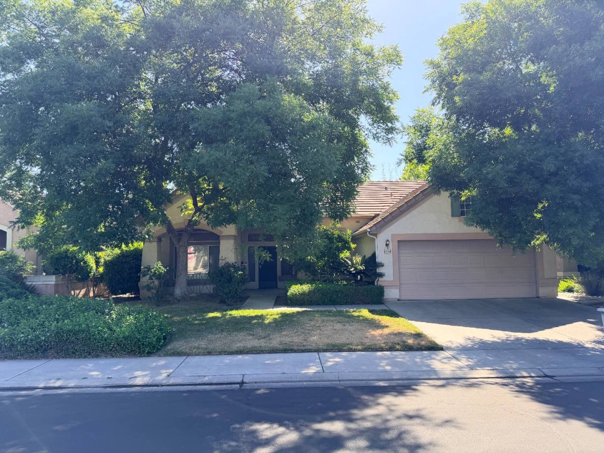 House for rent at 6200 N Stockdale Dr, Fresno, CA 93722