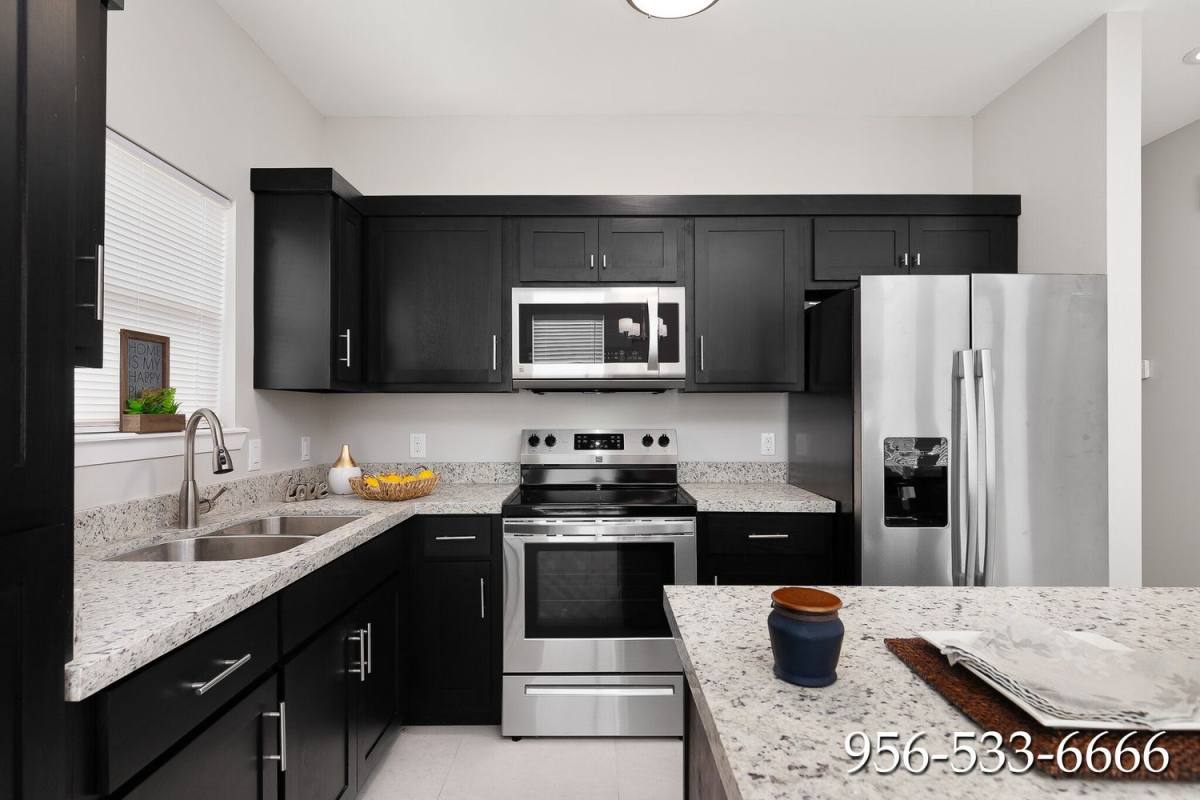 Apartment for rent at 1514 Deer Hills #4, Edinburg, TX 78541