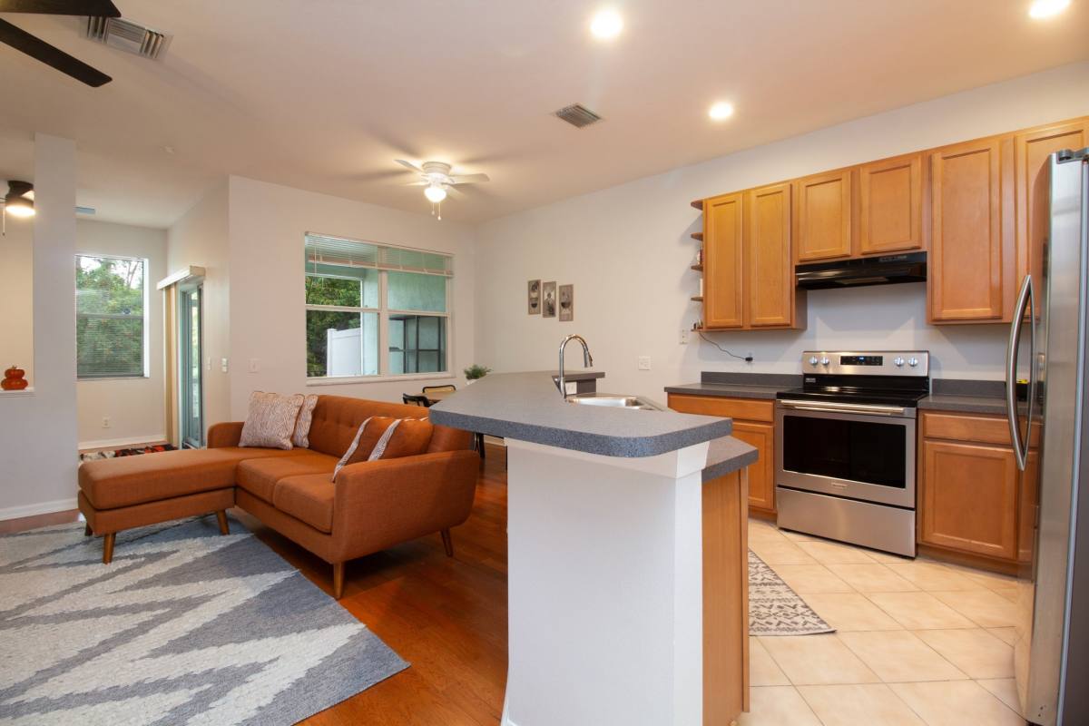 Townhouse for rent at 608 Black Lion Dr NE, Saint Petersburg, FL 33716