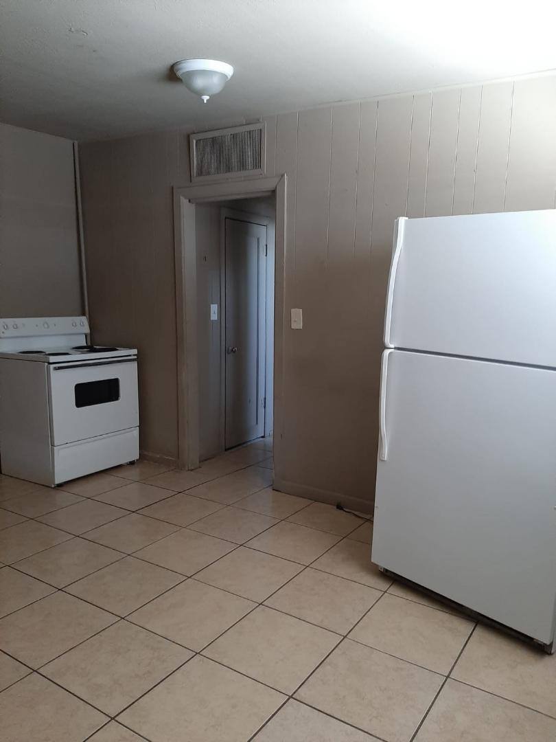 Apartment for rent at 109 W Dunnam St #1, Hobbs, NM 88240