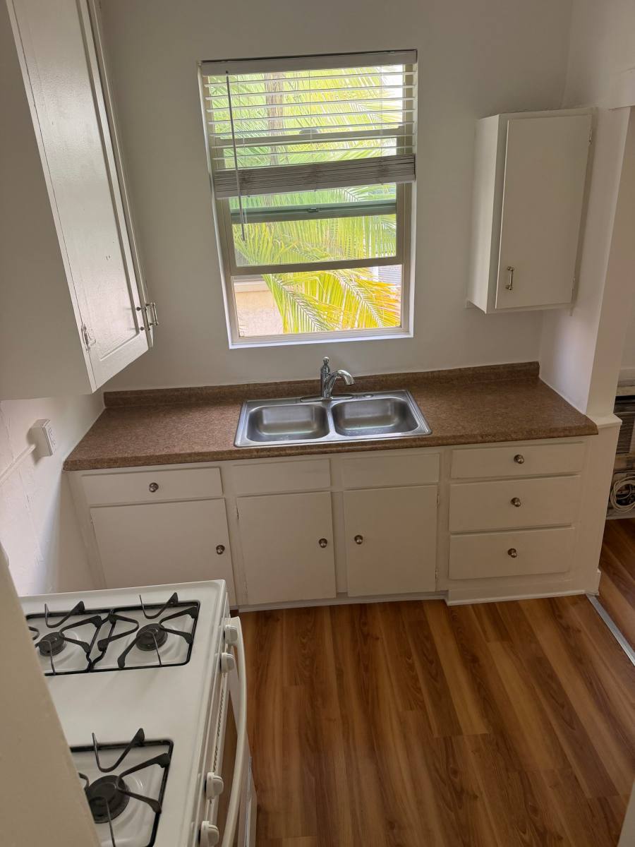 Apartment for rent at 4537 Fountain Ave #206, Los Angeles, CA 90029