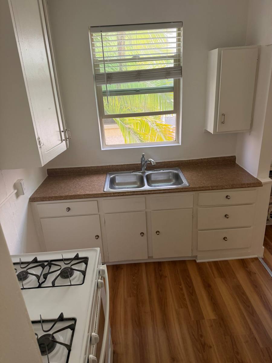 Apartment for rent at 4537 Fountain Ave #206, Los Angeles, CA 90029