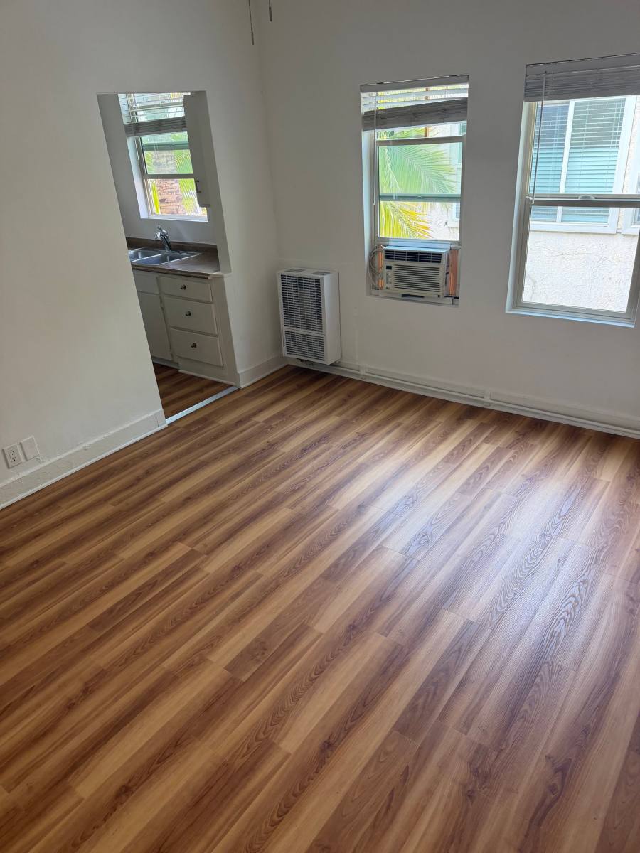 Apartment for rent at 4537 Fountain Ave #206, Los Angeles, CA 90029