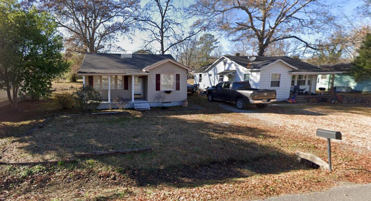 House for rent at 919 3rd Ave NE, Fayette, AL 35555