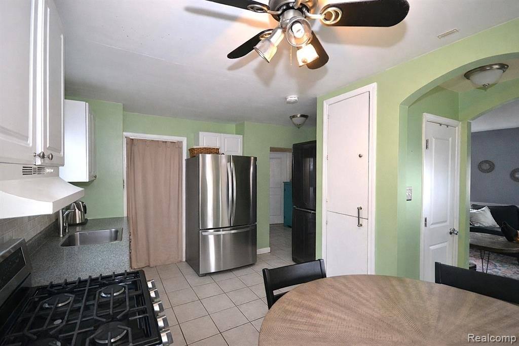 House for rent at 125 E 13 Mile Rd, Royal Oak, MI 48073