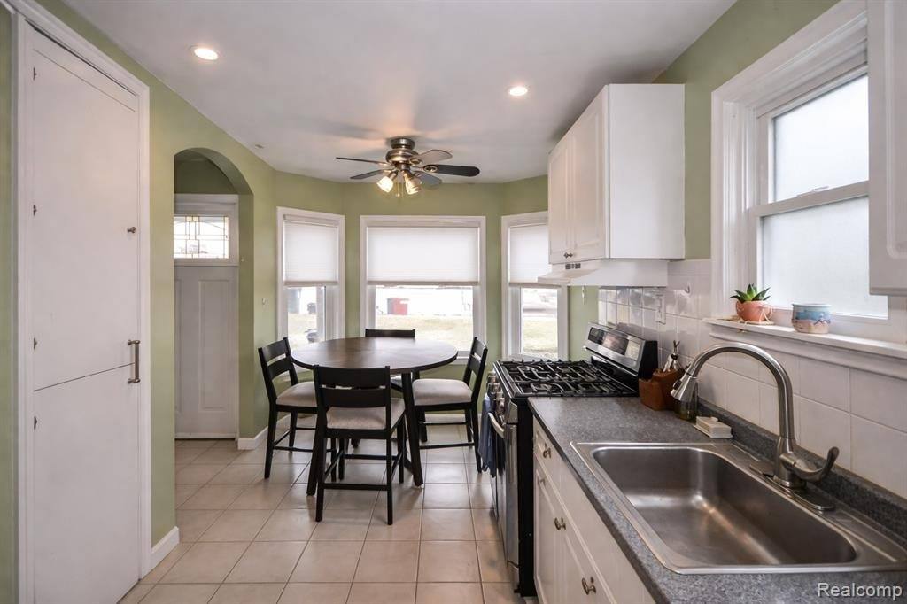 House for rent at 125 E 13 Mile Rd, Royal Oak, MI 48073