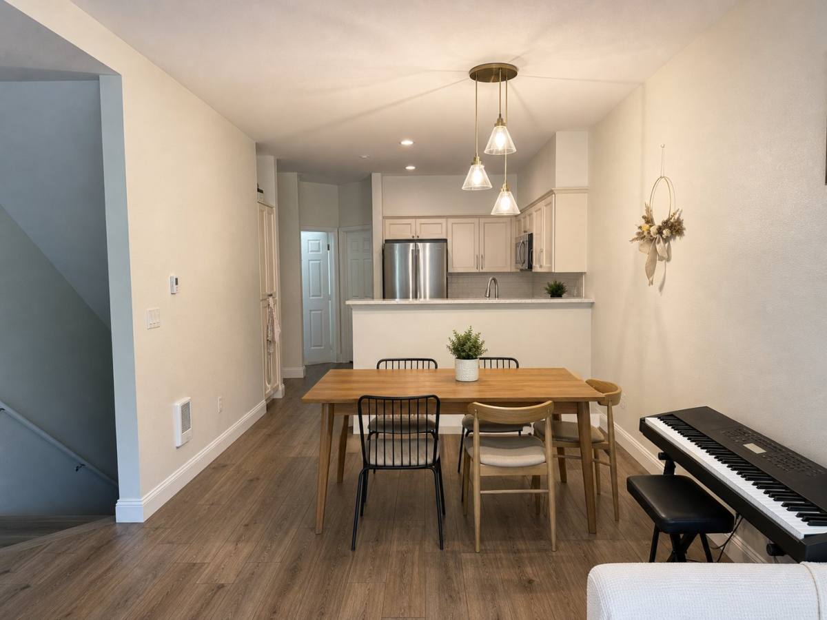 Townhouse for rent at 1800 NE 40th St #G4, Renton, WA 98056