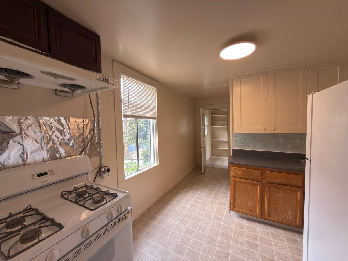 Apartment for rent at 2212 11th St - 2nd Floor, Sacramento, CA 95818