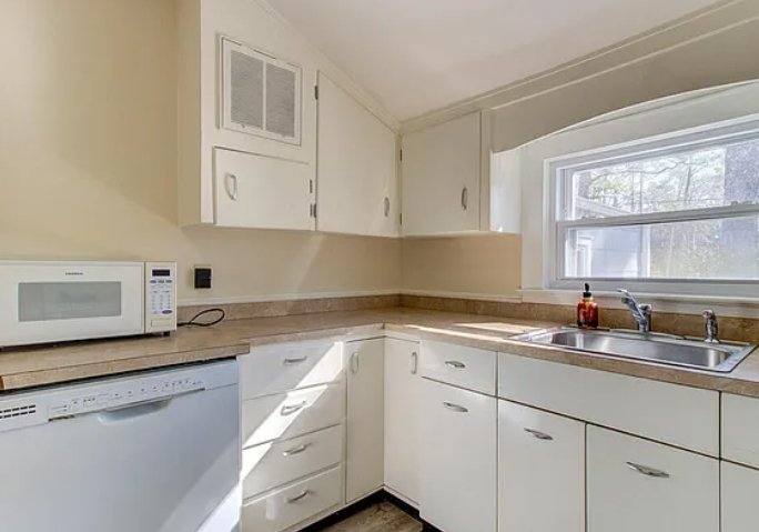 House for rent at 5521 Wrightsville Ave, Wilmington, NC 28403