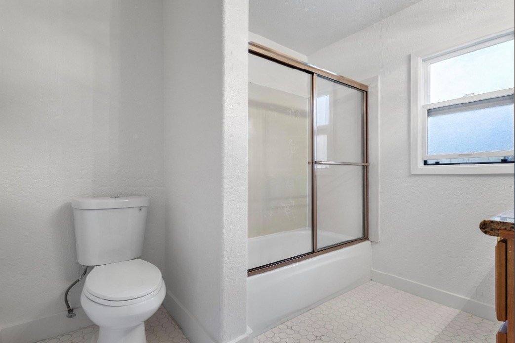 Apartment for rent at 2103 Clinton Ave #B, Alameda, CA 94501