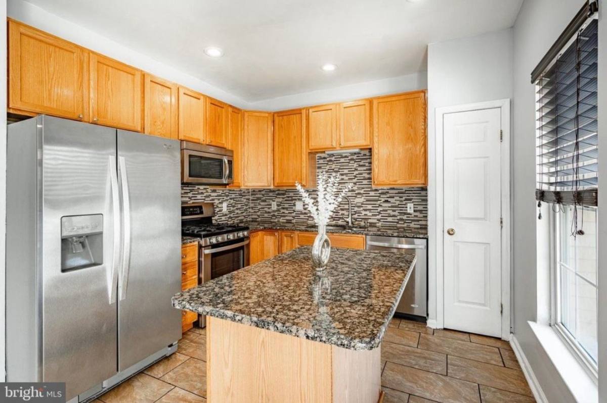 Townhouse for rent at 71 Alexis Dr, Newark, DE 19702
