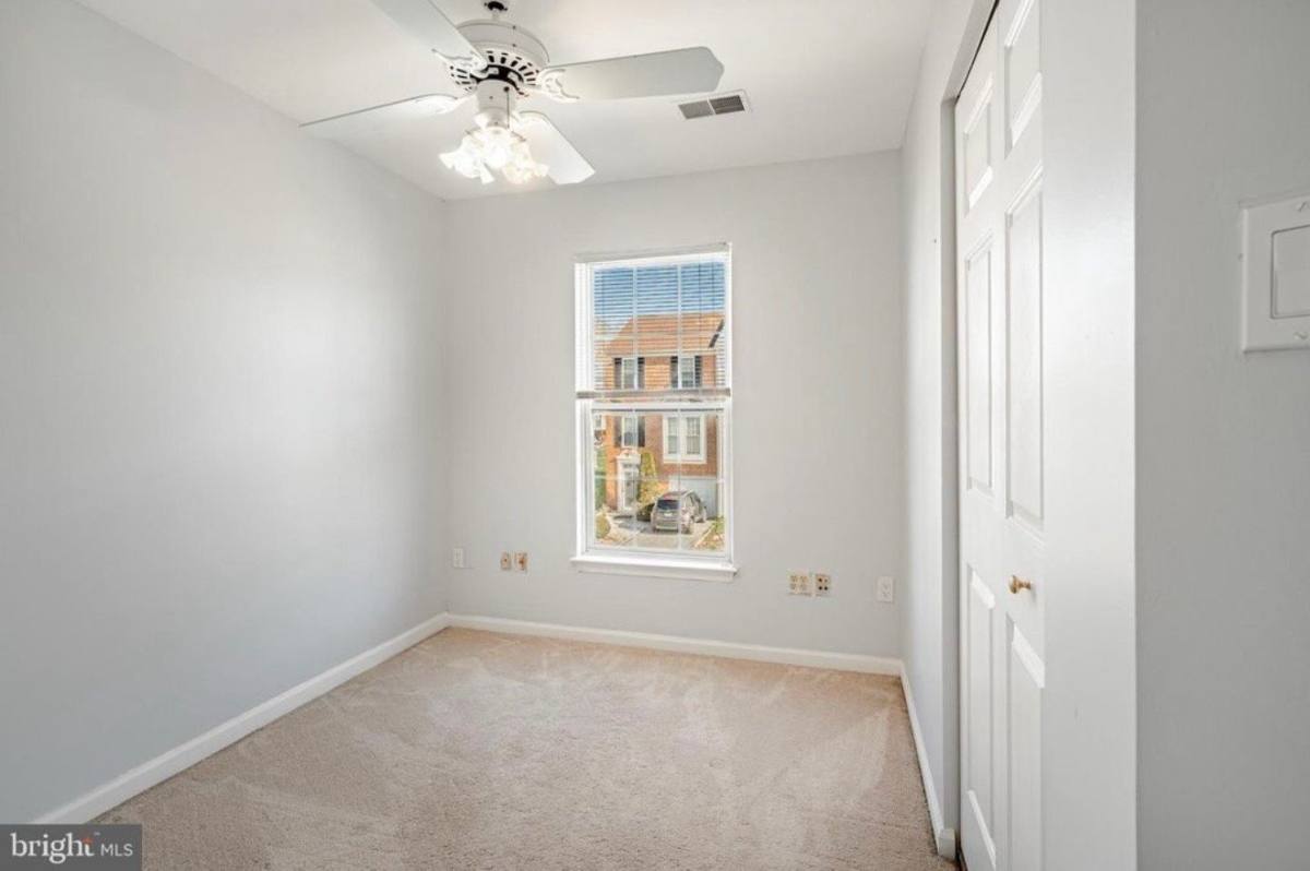 Townhouse for rent at 71 Alexis Dr, Newark, DE 19702