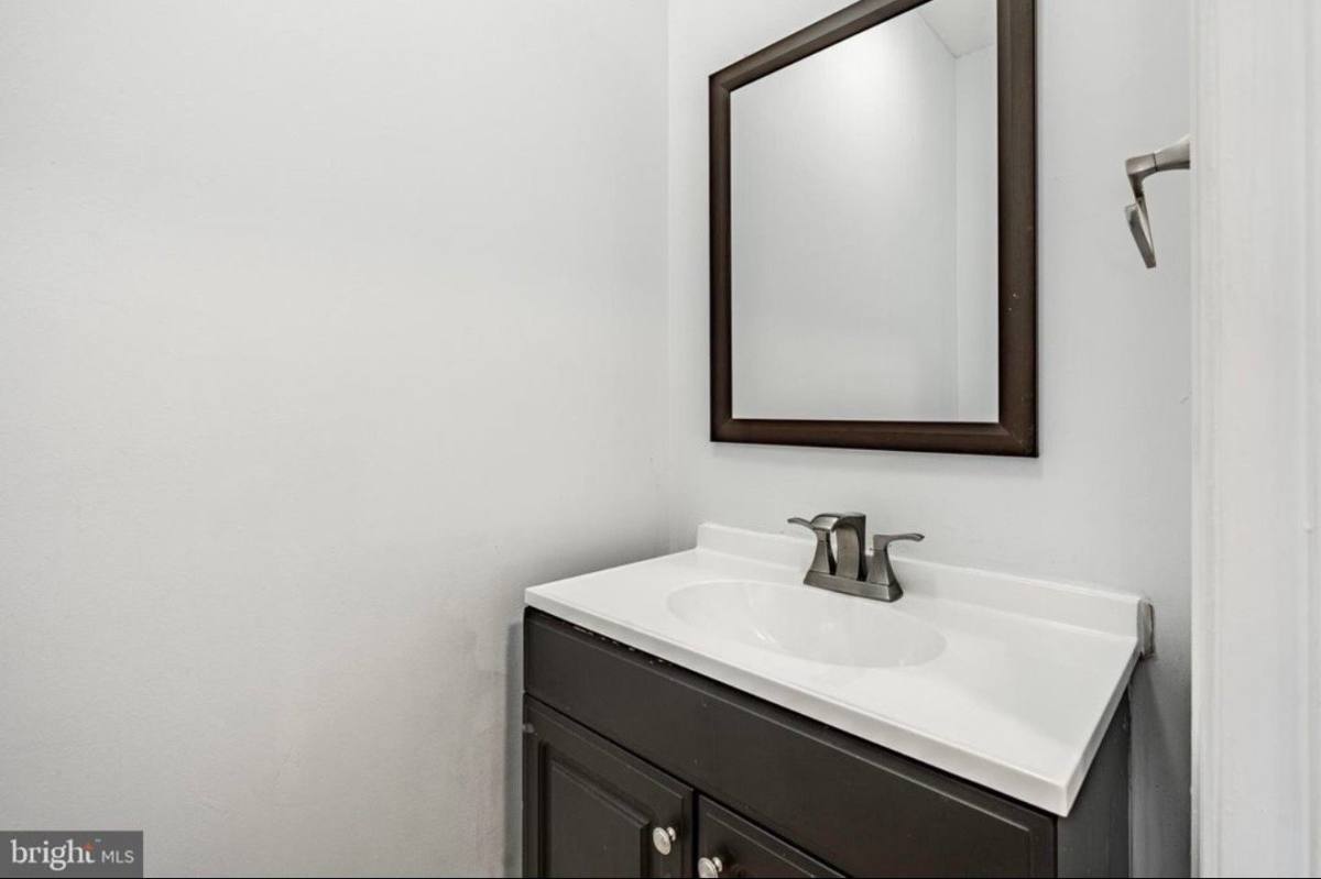 Townhouse for rent at 71 Alexis Dr, Newark, DE 19702