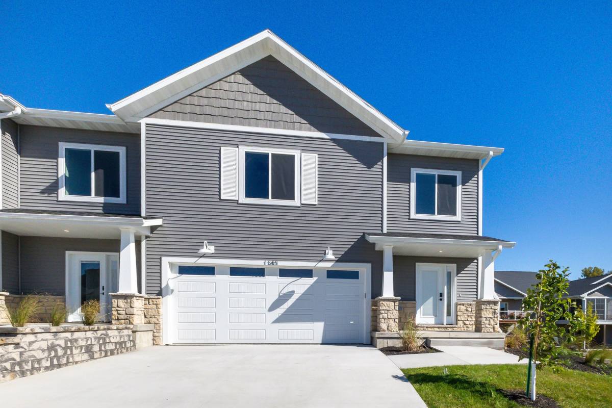 Townhouse for rent at 1380 Autumn Ridge Lane, Dubuque, IA 52003
