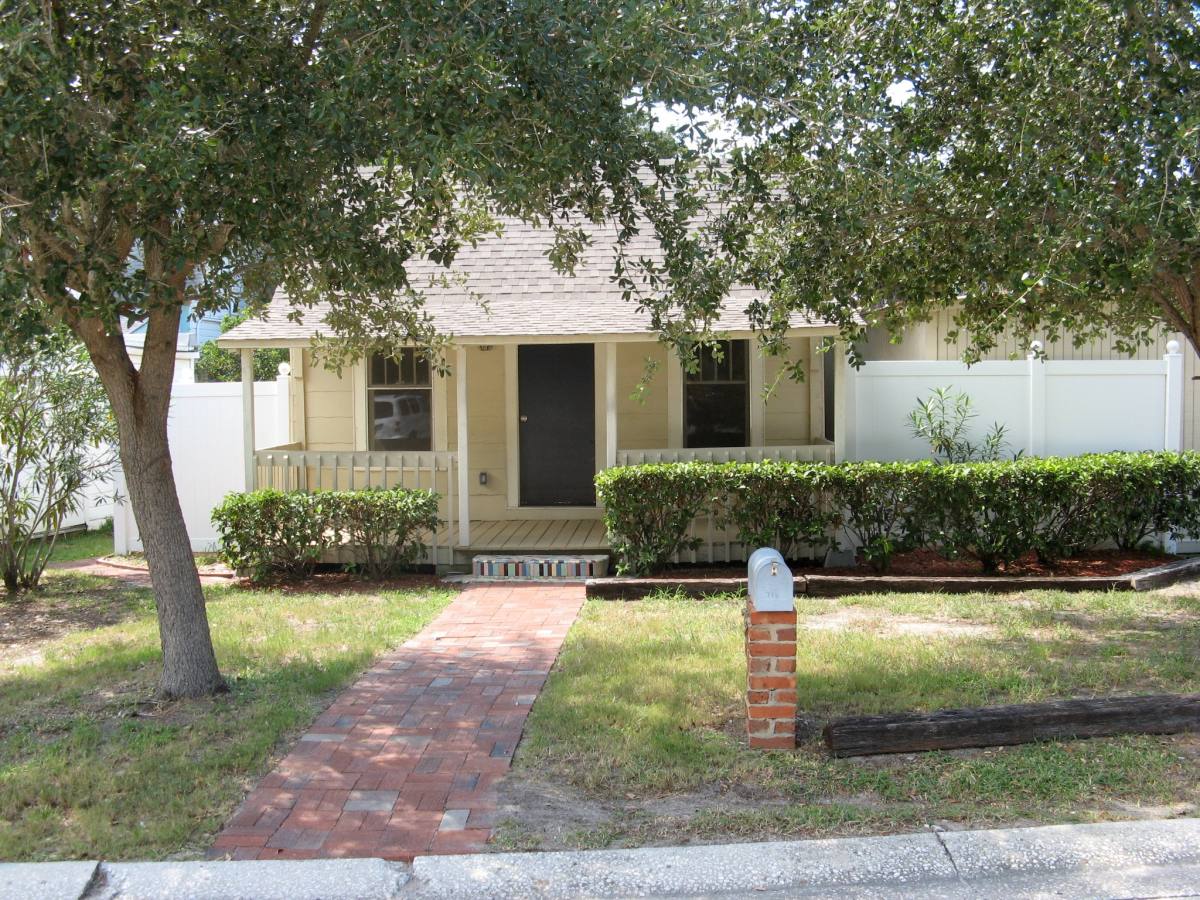 Apartment for rent at 714 Railroad Ave W #1, Dunedin, FL 34698