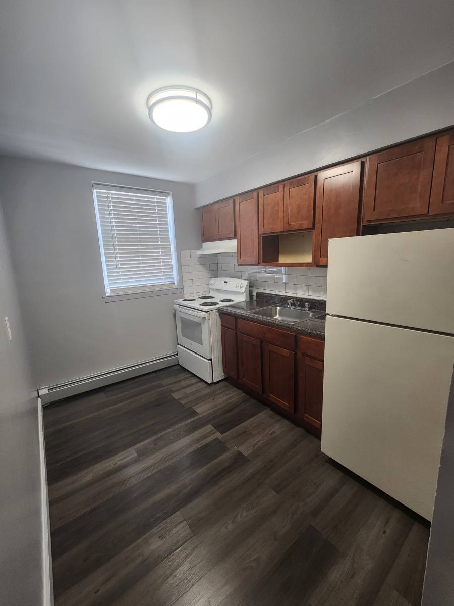 Apartment for rent at 364 Williamson St, Elizabeth, NJ 07202