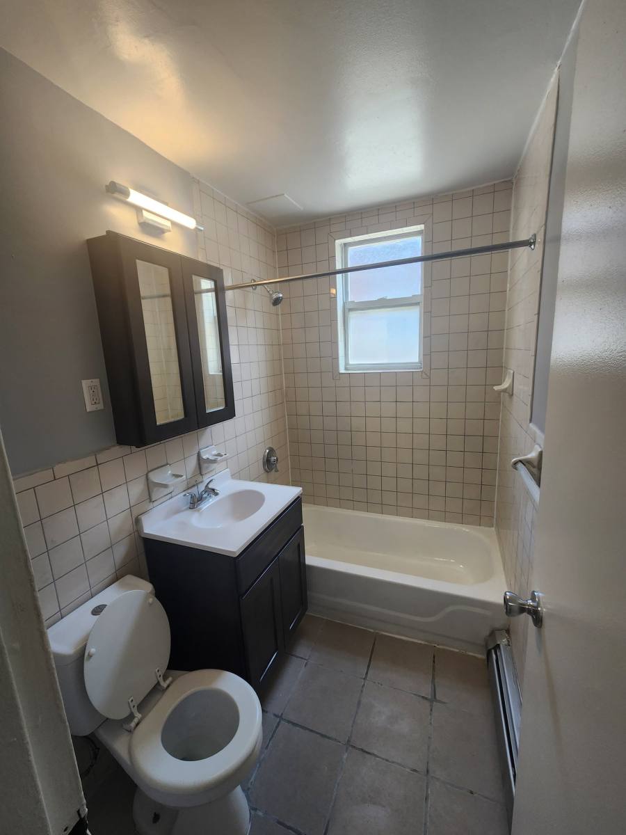 Apartment for rent at 364 Williamson St, Elizabeth, NJ 07202