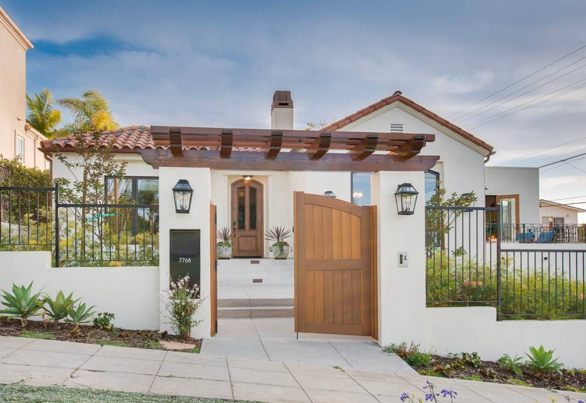 House for rent at 7768 Prospect Place, La Jolla, CA 92037
