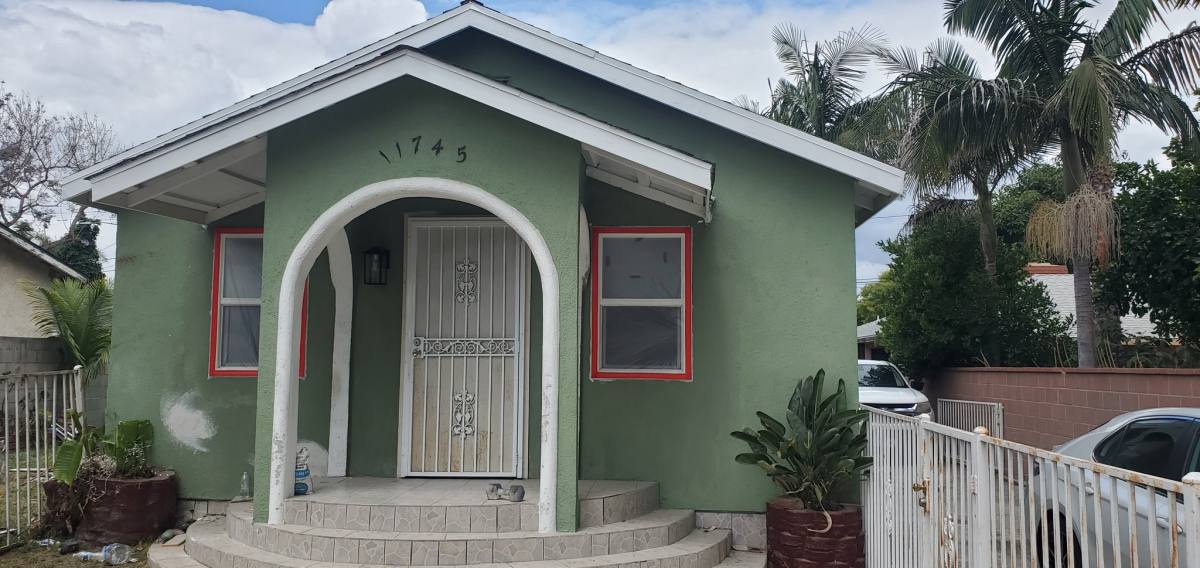 House for rent at 11745 4th Ave, Lynwood, CA 90262