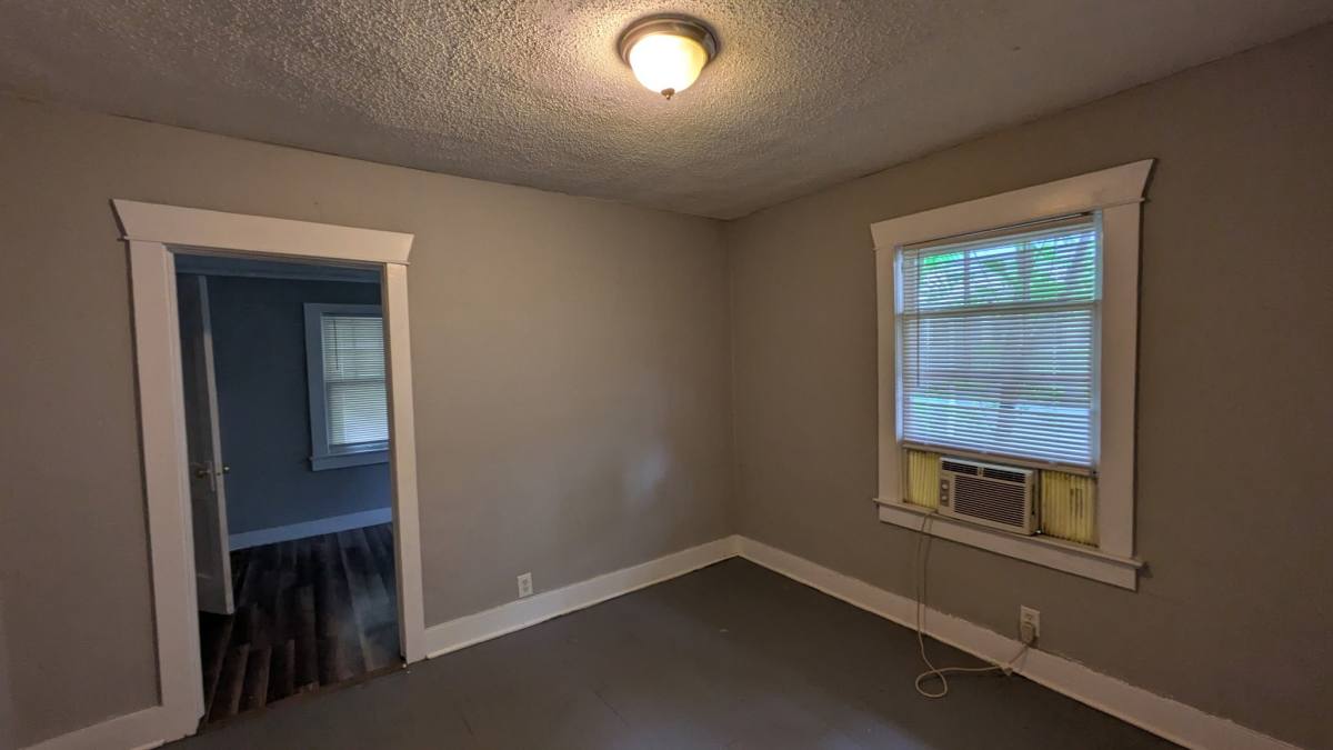 House for rent at 1118 S Pope Ave, Independence, MO 64053
