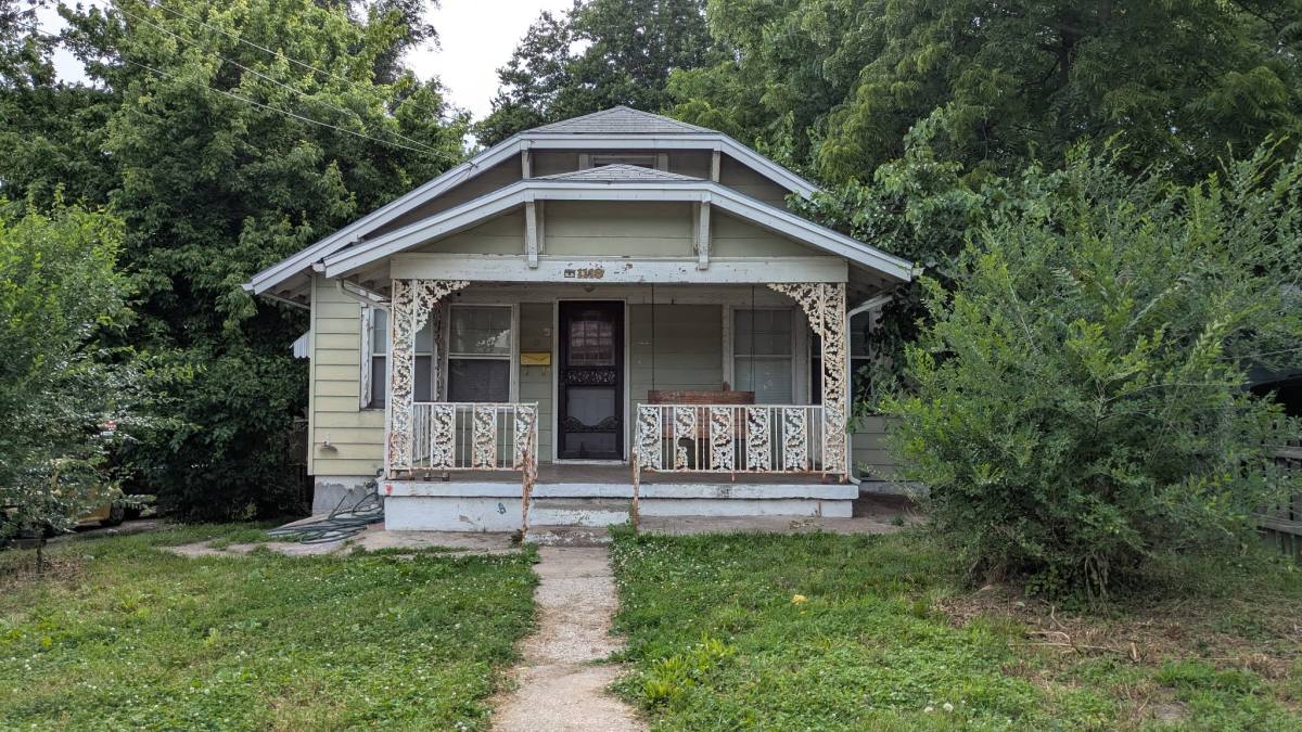 House for rent at 1118 S Pope Ave, Independence, MO 64053