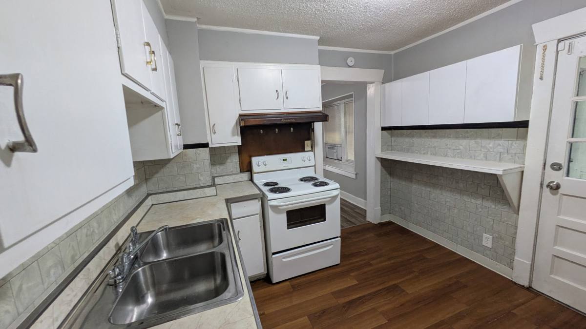 House for rent at 1118 S Pope Ave, Independence, MO 64053