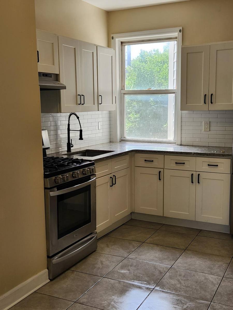 Apartment for rent at 679 E 241st #2, Bronx, NY 10470
