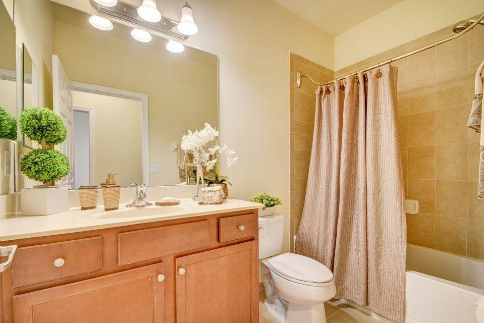 House for rent at 10385 Wellington Parc Dr, Lake Worth, FL 33449