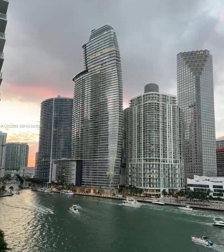 Apartment for rent at 888 Brickell Key Dr #1004, Miami, FL 33131