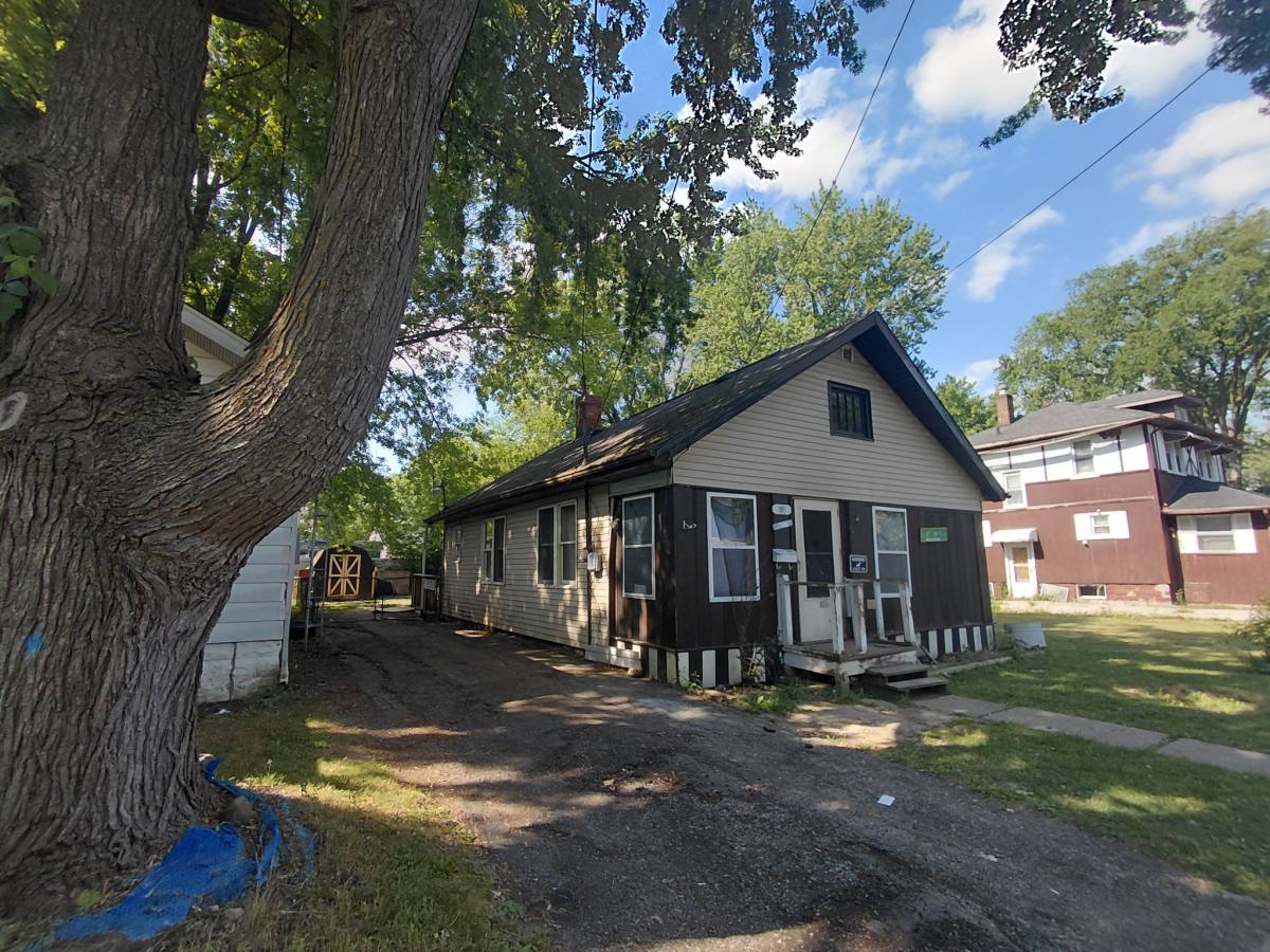 House for rent at 1101 Alvord Ave, Flint, MI 48507