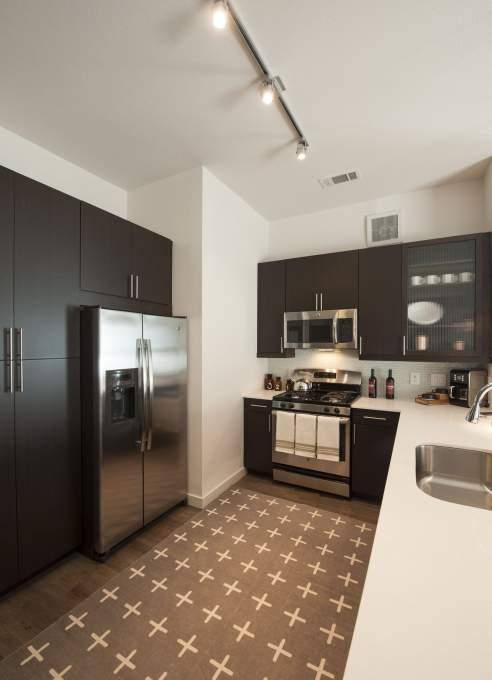 Apartment for rent at 7600 Kirby Dr, Houston, TX 77030