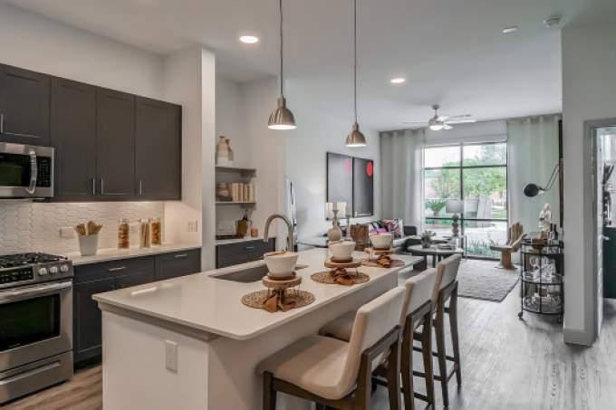 Apartment for rent at 880 W 34th St, Houston, TX 77018