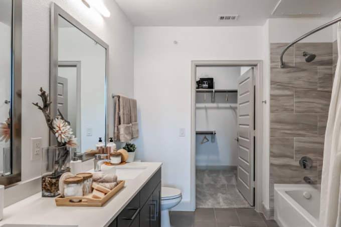 Apartment for rent at 880 W 34th St, Houston, TX 77018