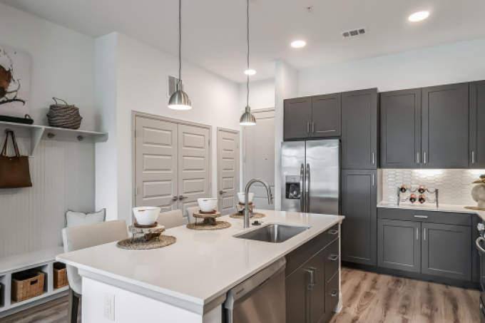 Apartment for rent at 880 W 34th St, Houston, TX 77018