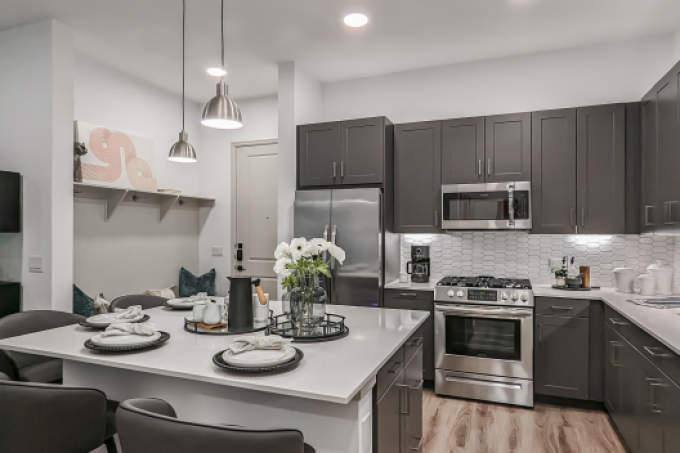 Apartment for rent at 880 W 34th St, Houston, TX 77018
