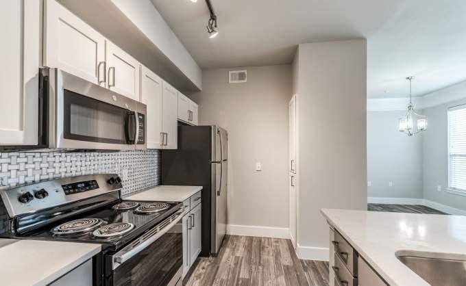 Apartment for rent at 100 Texas Ave, Webster, TX 77598