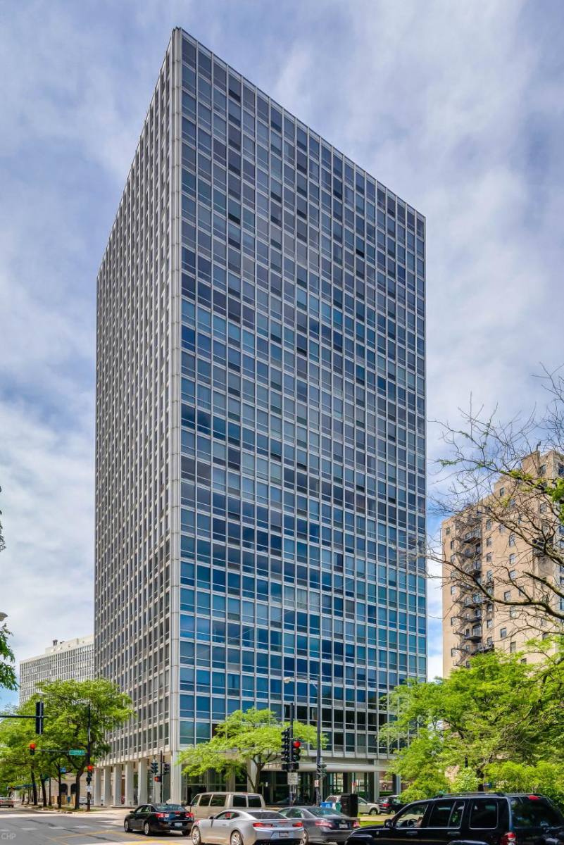 Apartment for rent at 2400 N Lakeview #1017, Chicago, IL 60614