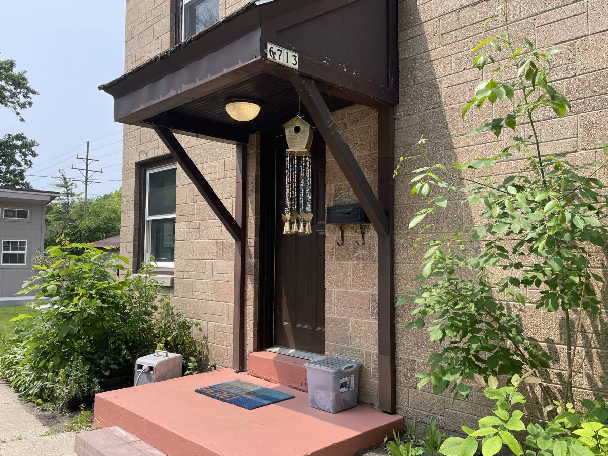 Townhouse for rent at 6713 W Dixon St, Milwaukee, WI 53214